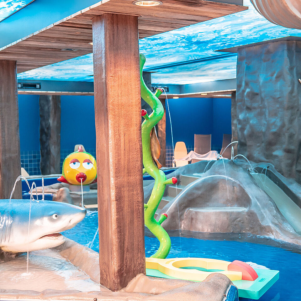 Children’s pool in subtropisches Badeparadies