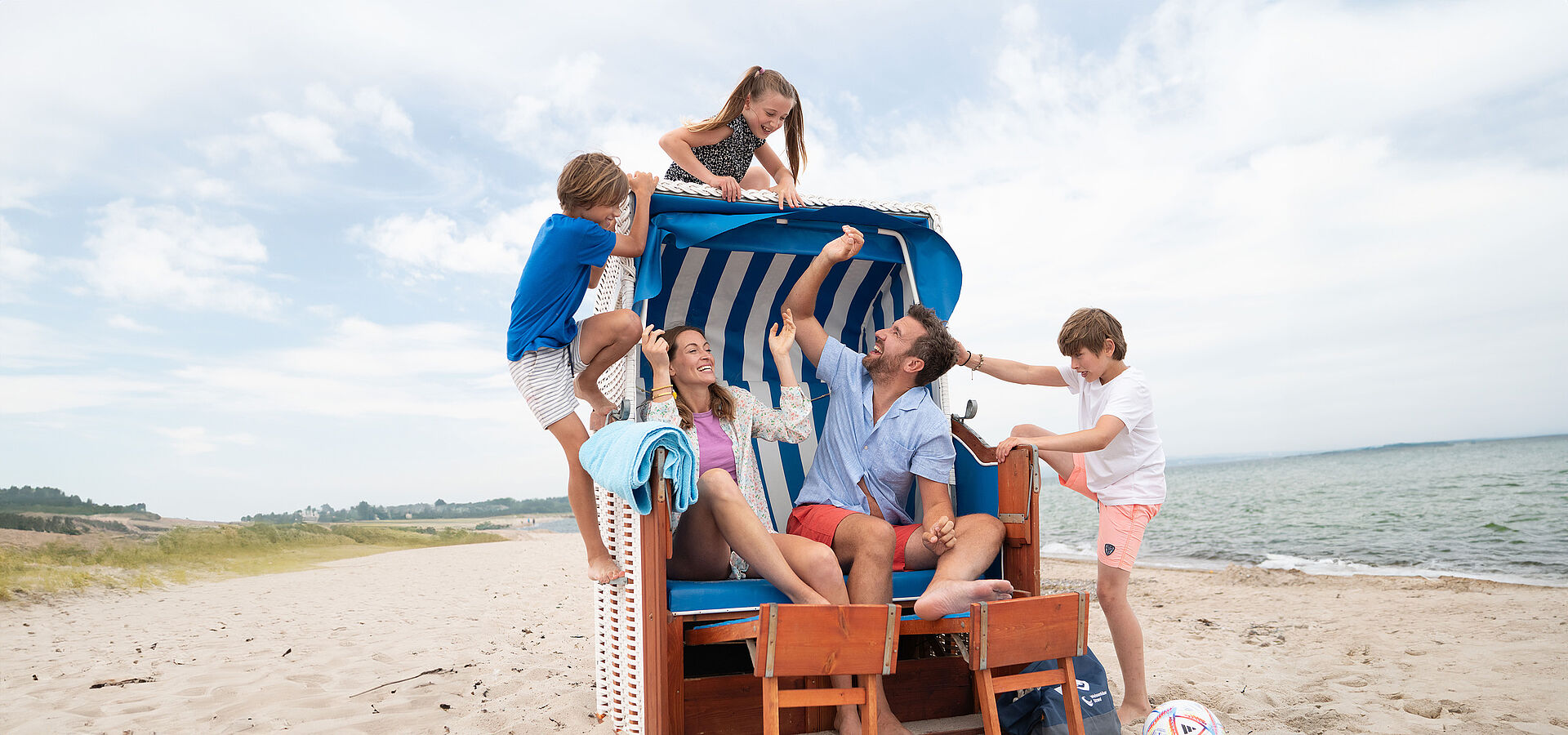 Vacation offer: Wicker Beach Chair Special